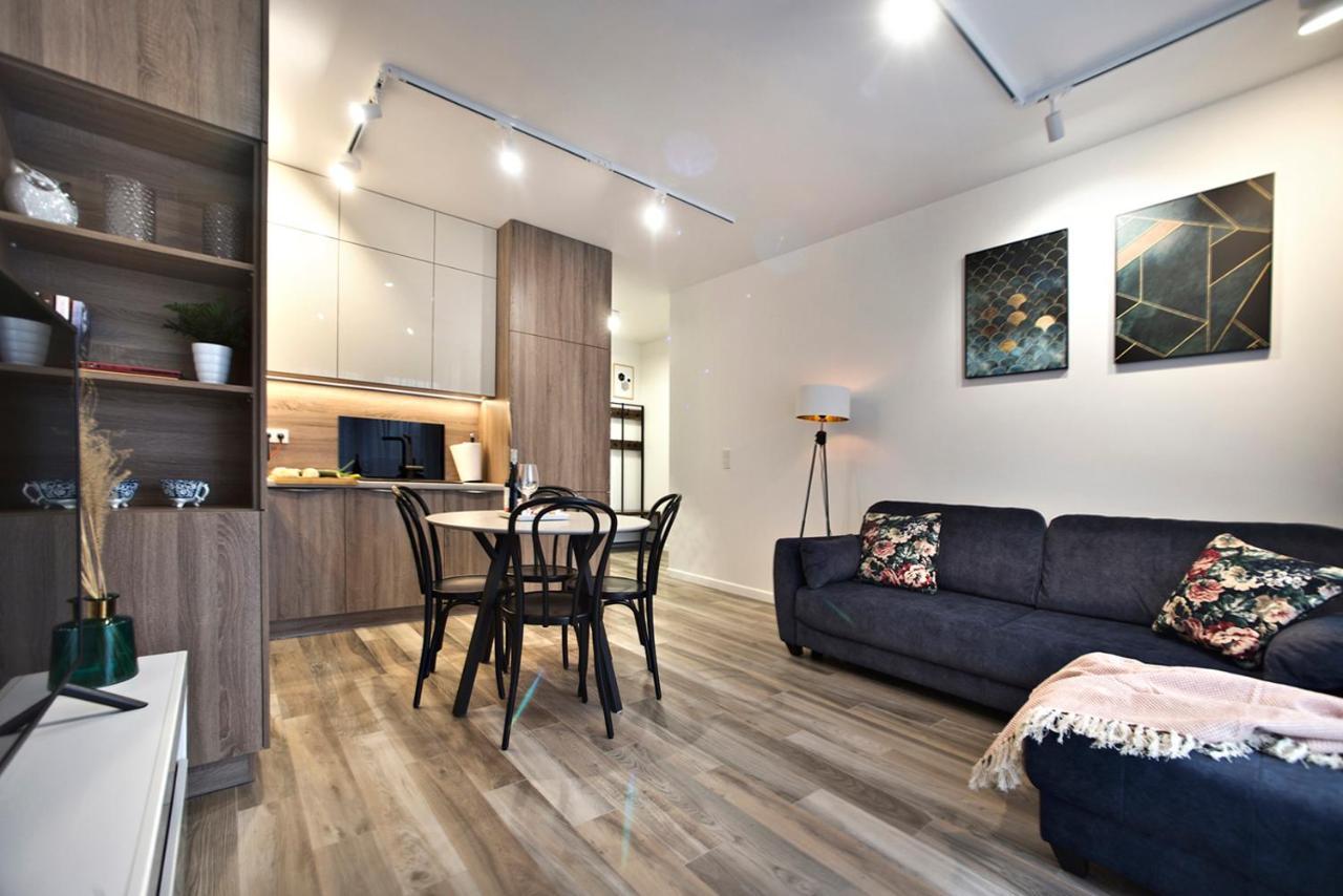Goclaw P&O Serviced Apartments Warszawa Exteriör bild