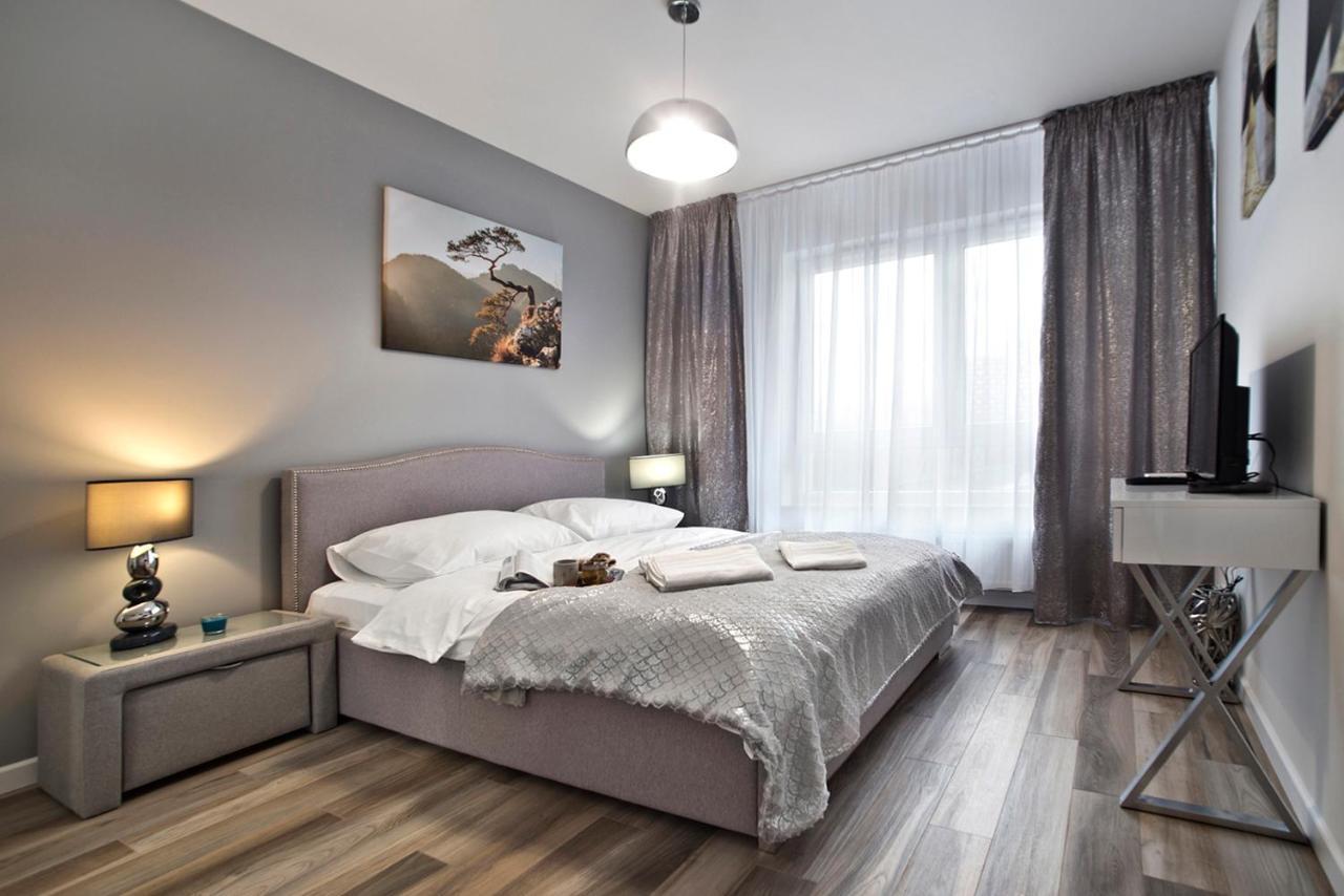 Goclaw P&O Serviced Apartments Warszawa Exteriör bild